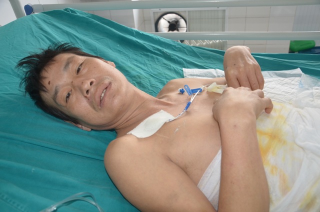 Hoàn cảnh éo le của người đàn ông dậy nấu mì tôm không may ngã vào bếp lửa - 5 Hoàn cảnh éo le của người đàn ông dậy nấu mì tôm không may ngã vào bếp lửa - 5