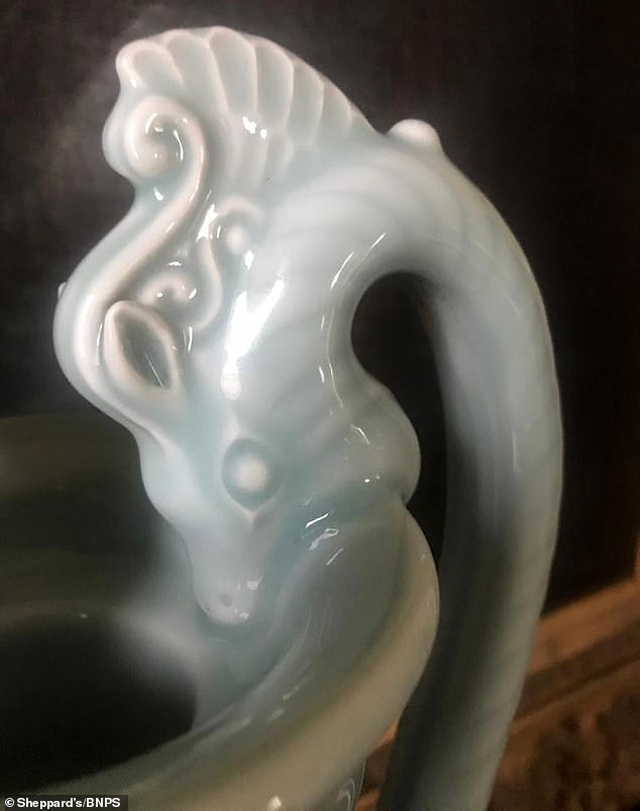 Chiêm ngưỡng chiếc bình gốm tăng giá hơn 3.000 lần - 2 Chiêm ngưỡng chiếc bình gốm tăng giá hơn 3.000 lần - 2