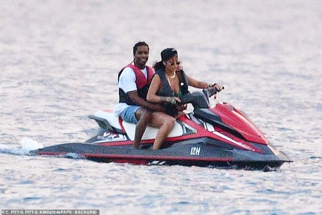 Rihanna nghỉ giáng sinh cùng bạn trai mới - 6 Rihanna nghỉ giáng sinh cùng bạn trai mới - 6