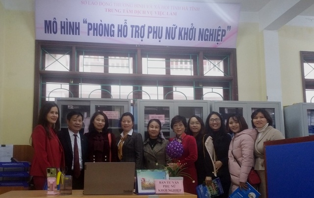 Khai trương Phòng hỗ trợ phụ nữ khởi nghiệp - 1 Khai trương Phòng hỗ trợ phụ nữ khởi nghiệp - 1