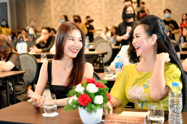 Bùi Thanh Hương và Nhã Phương truyền lửa kinh doanh cho chị em phụ nữ - 2 Bùi Thanh Hương và Nhã Phương truyền lửa kinh doanh cho chị em phụ nữ - 2