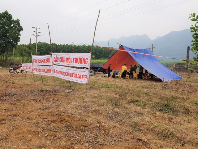 Vụ dân dựng lều canh nhà máy xả thải: Chưa xử lý nghiêm thì chưa dỡ lều! - 5 Vụ dân dựng lều canh nhà máy xả thải: Chưa xử lý nghiêm thì chưa dỡ lều! - 5