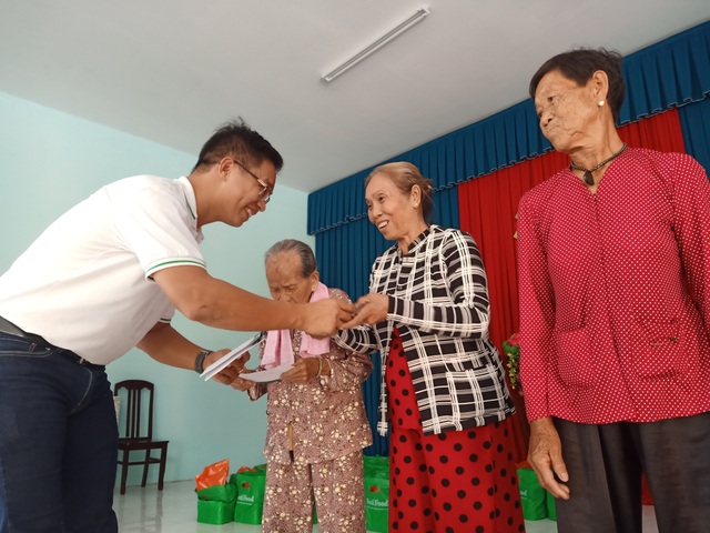 Mang Xuân yêu thương đến gia đình khó khăn, chính sách ở Bạc Liêu - 9 Mang Xuân yêu thương đến gia đình khó khăn, chính sách ở Bạc Liêu - 9