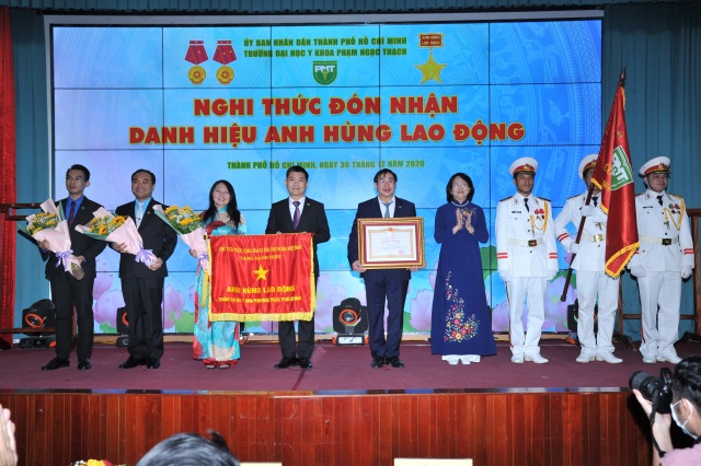 Trường ĐH Y khoa Phạm Ngọc Thạch nhận danh hiệu Anh hùng Lao động - 1