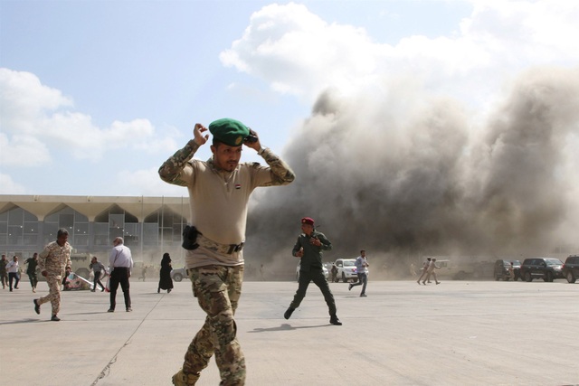 Tên lửa tấn công gần máy bay chở Thủ tướng Yemen, 22 người chết - 3 Tên lửa tấn công gần máy bay chở Thủ tướng Yemen, 22 người chết - 3