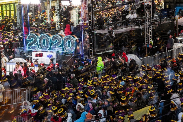 Thế giới sẽ đón năm mới 2021 khác lạ giữa sóng thần Covid-19 - 2 Thế giới sẽ đón năm mới 2021 khác lạ giữa sóng thần Covid-19 - 2