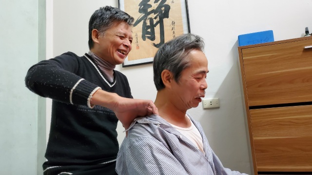 Khi người khiếm thị vươn lên từ đôi bàn tay biết nhìn - 2 Khi người khiếm thị vươn lên từ đôi bàn tay biết nhìn - 2