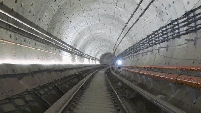 Choáng với hệ thống hầm tàu điện ngầm dưới biển dài nhất ở Trung Quốc - 3