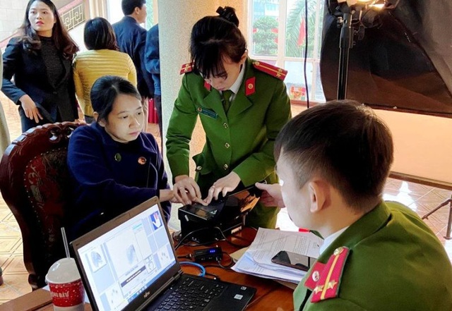 Tăng thời gian nhận hồ sơ cấp thẻ Căn cước công dân gắn chip vào buổi tối - 2 Tăng thời gian nhận hồ sơ cấp thẻ Căn cước công dân gắn chip vào buổi tối - 2