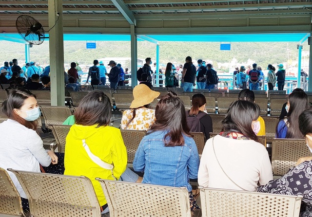 Phố biển Nha Trang trầm lắng trong ngày đầu năm mới - 2 Phố biển Nha Trang trầm lắng trong ngày đầu năm mới - 2