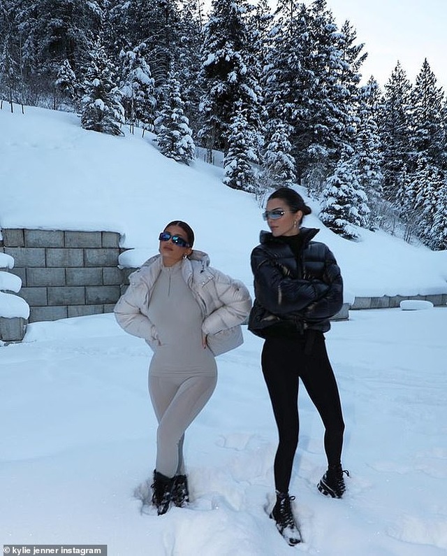 Kylie Jenner ngã nhào khi trượt tuyết - 7 Kylie Jenner ngã nhào khi trượt tuyết - 7