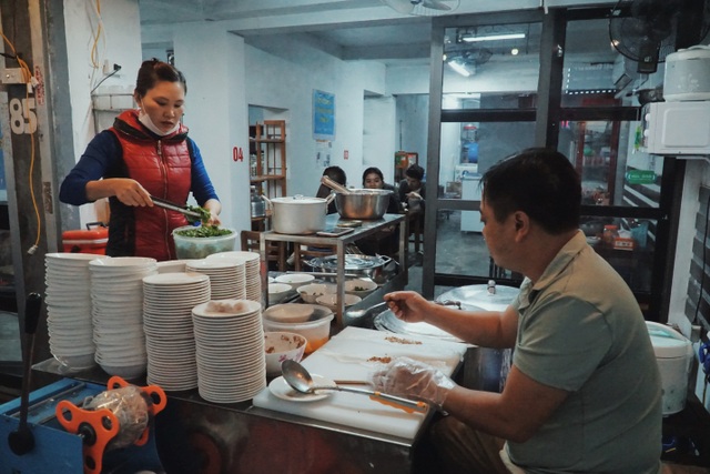 Vợ chồng người Tày cõng đặc sản Cao Bằng về Hà Nội - 1 Vợ chồng người Tày cõng đặc sản Cao Bằng về Hà Nội - 1