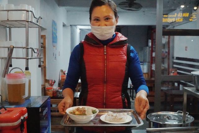Vợ chồng người Tày cõng đặc sản Cao Bằng về Hà Nội - 2 Vợ chồng người Tày cõng đặc sản Cao Bằng về Hà Nội - 2