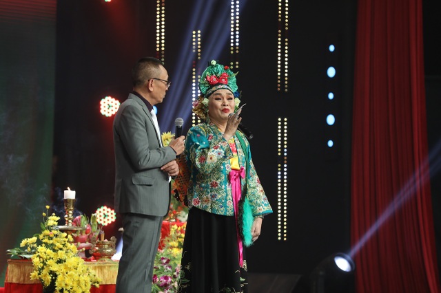Vua hài đất Bắc Xuân Hinh bật khóc nhớ thời cơ cực phải đi buôn kiếm sống - 1 Vua hài đất Bắc Xuân Hinh bật khóc nhớ thời cơ cực phải đi buôn kiếm sống - 1