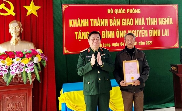 Hai gia đình chính sách được Bộ Quốc phòng tặng nhà tình nghĩa - 1 Hai gia đình chính sách được Bộ Quốc phòng tặng nhà tình nghĩa - 1