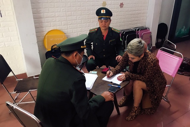 Người dân mua cá thể mèo rừng bàn giao cho cơ quan chức năng - 2 Người dân mua cá thể mèo rừng bàn giao cho cơ quan chức năng - 2