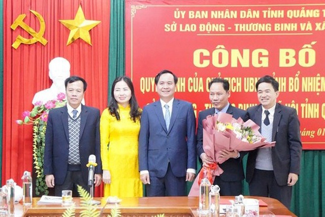 Chủ tịch UBND tỉnh Quảng Trị giao nhiệm vụ cho tân Giám đốc Sở LĐ-TBXH - 2 Chủ tịch UBND tỉnh Quảng Trị giao nhiệm vụ cho tân Giám đốc Sở LĐ-TBXH - 2