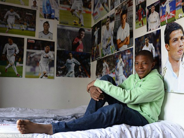C.Ronaldo, Messi vượt qua Vua bóng đá Pele: Sóng sau xô sóng trước... - 3 C.Ronaldo, Messi vượt qua Vua bóng đá Pele: Sóng sau xô sóng trước... - 3