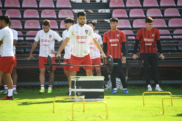 Văn Lâm tích cực tập luyện, quyết giành lại vị trí tại Muangthong United - 6 Văn Lâm tích cực tập luyện, quyết giành lại vị trí tại Muangthong United - 6