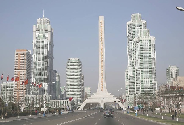 Toàn cảnh con phố hiện đại bậc nhất ở Triều Tiên với loạt cao ốc chọc trời - 4