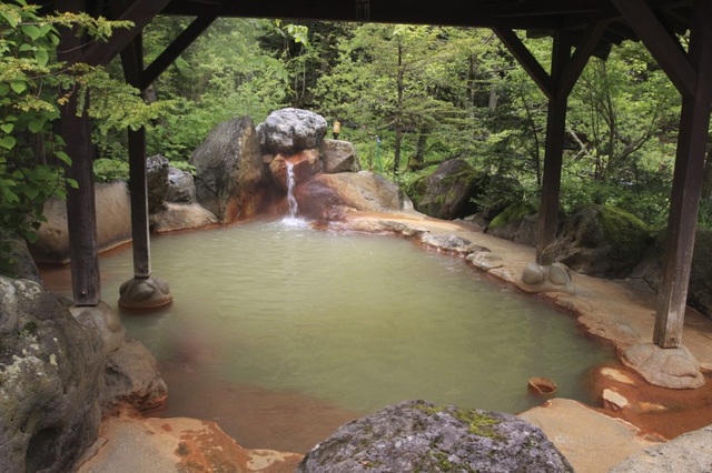 Trượt tuyết và tắm onsen tại nơi có cánh đồng quái vật tuyết - 2 Trượt tuyết và tắm onsen tại nơi có cánh đồng quái vật tuyết - 2