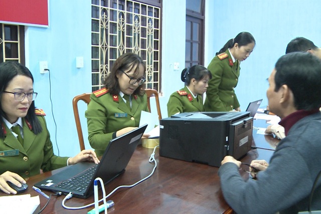 Thừa Thiên Huế bắt đầu cấp thẻ căn cước công dân - 3 Thừa Thiên Huế bắt đầu cấp thẻ căn cước công dân - 3