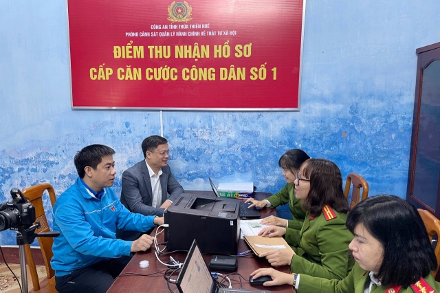 Thừa Thiên Huế bắt đầu cấp thẻ căn cước công dân - 2 Thừa Thiên Huế bắt đầu cấp thẻ căn cước công dân - 2