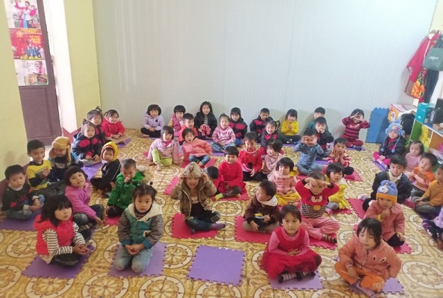 Giáo viên nháo nhào bế 200 học sinh chạy khỏi trường khi phòng học sắp sập - 6 Giáo viên nháo nhào bế 200 học sinh chạy khỏi trường khi phòng học sắp sập - 6