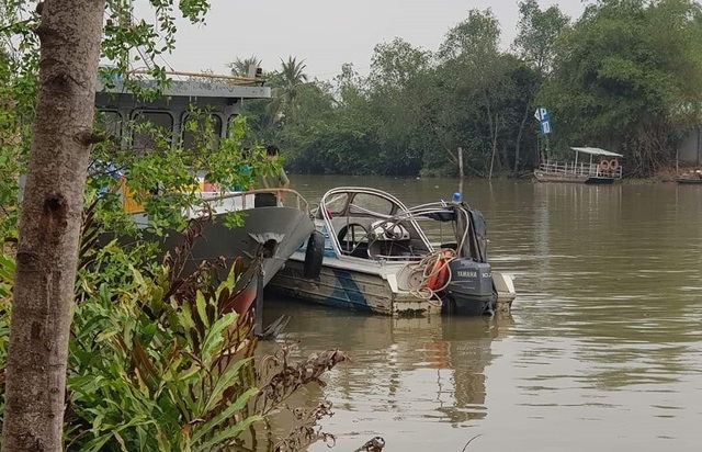 Chủ tịch tỉnh chỉ đạo tìm kiếm cảnh sát mất tích trên sông Hậu - 2 Chủ tịch tỉnh chỉ đạo tìm kiếm cảnh sát mất tích trên sông Hậu - 2