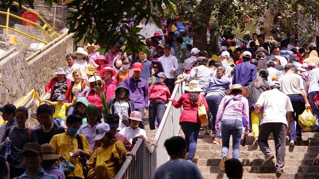 Tay Ninh still organizes Ba Den Mountain Spring Festival on the occasion of New Year's Day - 1