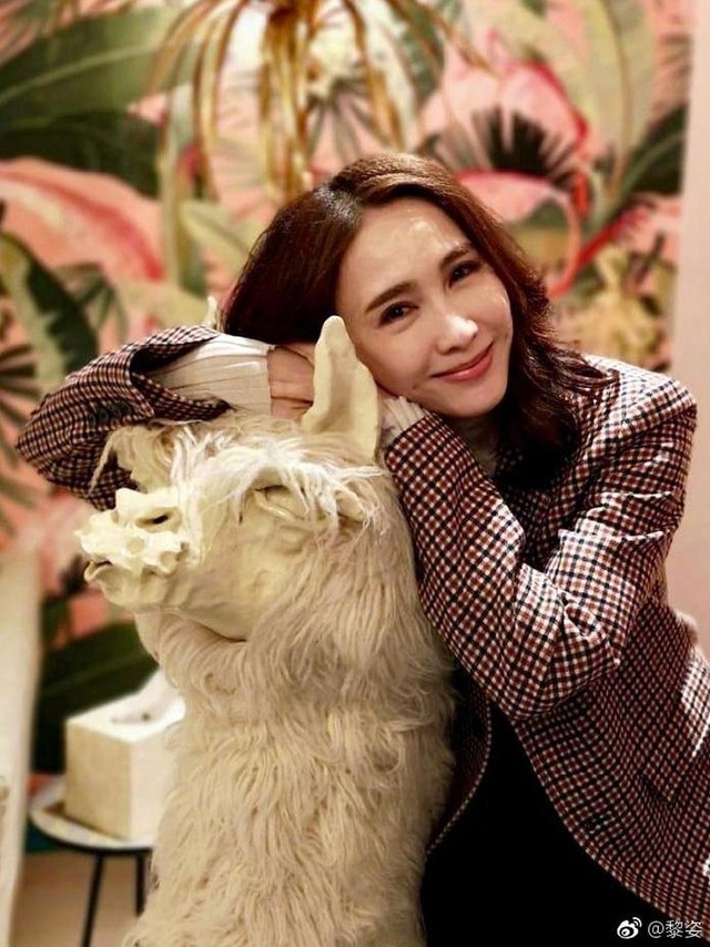 Nhan sắc tuổi 50 của đệ nhất mỹ nhân TVB Lê Tư - 7 Nhan sắc tuổi 50 của đệ nhất mỹ nhân TVB Lê Tư - 7