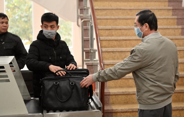 Hoãn xét xử cựu Bộ trưởng Vũ Huy Hoàng - 6 Hoãn xét xử cựu Bộ trưởng Vũ Huy Hoàng - 6