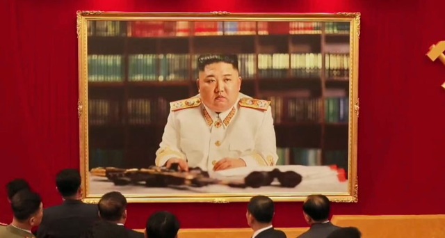 Triều Tiên đăng ảnh chân dung ông Kim Jong-un trong trang phục đặc biệt - 1