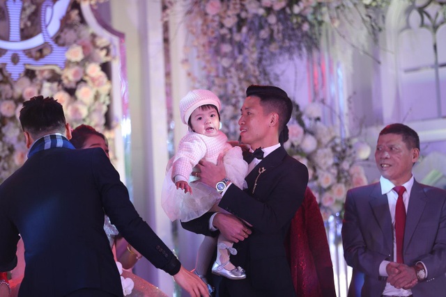 Đám cưới Tiến Dũng và Khánh Linh: Gần 2000 khách, bất ngờ quà cảm ơn - 2 Đám cưới Tiến Dũng và Khánh Linh: Gần 2000 khách, bất ngờ quà cảm ơn - 2