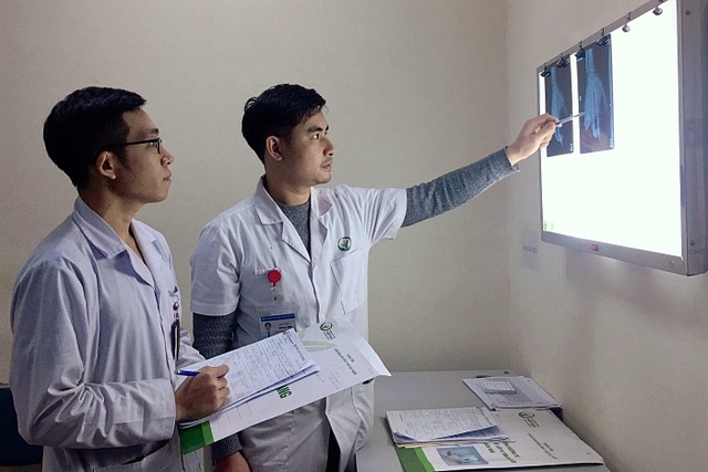 Liên tiếp các trường hợp chấn thương nặng vào viện cấp cứu do pháo tự chế - 1 Liên tiếp các trường hợp chấn thương nặng vào viện cấp cứu do pháo tự chế - 1