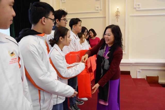 Trao thưởng cho học sinh đoạt giải Olympic quốc tế năm 2020 - 1 Trao thưởng cho học sinh đoạt giải Olympic quốc tế năm 2020 - 1