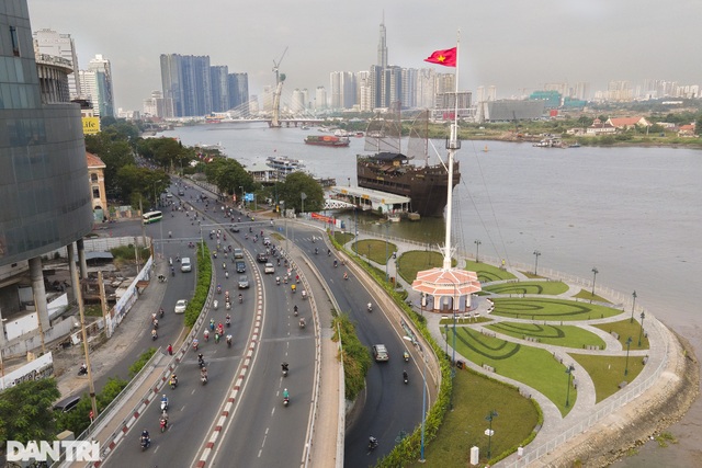Diện mạo mới của cột cờ Thủ Ngữ trên bến Bạch Đằng - 1 Diện mạo mới của cột cờ Thủ Ngữ trên bến Bạch Đằng - 1
