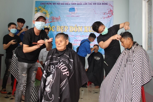 Bình Định: Mang Xuân yêu thương đến người nghèo huyện miền núi - 3 Bình Định: Mang Xuân yêu thương đến người nghèo huyện miền núi - 3