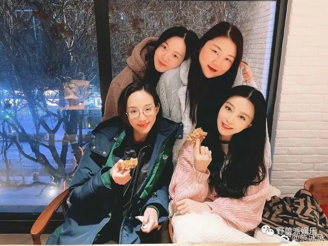 Lộ hình ảnh Phạm Băng Băng lủi thủi khi dự sự kiện - 8 Lộ hình ảnh Phạm Băng Băng lủi thủi khi dự sự kiện - 8