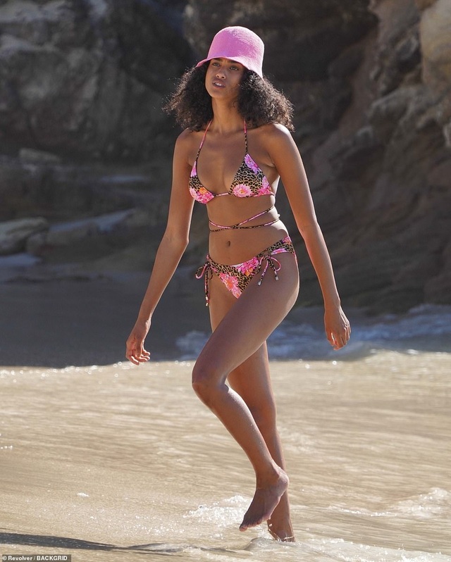 Siêu mẫu Hà Lan Imaan Hammam quyến rũ với bikini - 3