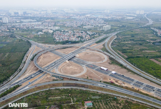 Thông xe nút giao 400 tỷ đồng nối cao tốc Hà Nội - Hải Phòng với Vành đai 3 - 4