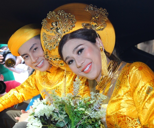 Mỹ nhân Việt đeo vàng trĩu cổ trong lễ Vu quy - 14