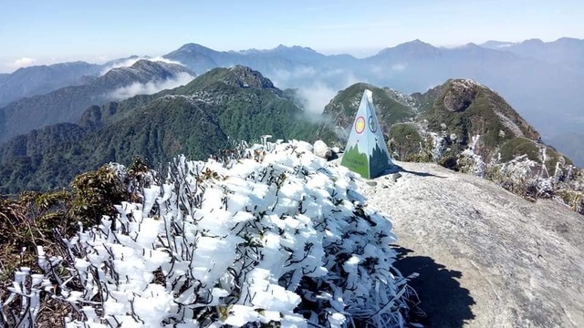 Sa Pa đông cứng trong băng tuyết, đỉnh Khau Phạ cũng hóa đá - 15