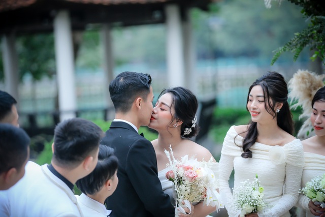 Dàn sao đội tuyển Việt Nam dự lễ cưới Bùi Tiến Dũng tại Hà Nội - 4