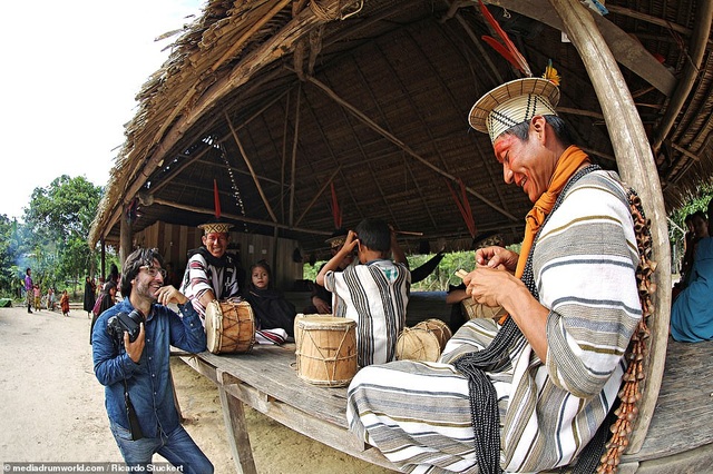 Vẻ đẹp nguyên sơ của cuộc sống săn bắn, hái lượm nơi rừng sâu - 8 Vẻ đẹp nguyên sơ của cuộc sống săn bắn, hái lượm nơi rừng sâu - 8