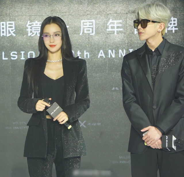 Giữa ồn ào tình tay ba, Angelababy xuất hiện xinh đẹp và quyến rũ - 4 Giữa ồn ào tình tay ba, Angelababy xuất hiện xinh đẹp và quyến rũ - 4