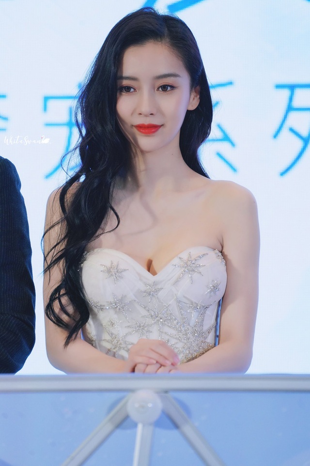 Giữa ồn ào tình tay ba, Angelababy xuất hiện xinh đẹp và quyến rũ - 2 Giữa ồn ào tình tay ba, Angelababy xuất hiện xinh đẹp và quyến rũ - 2