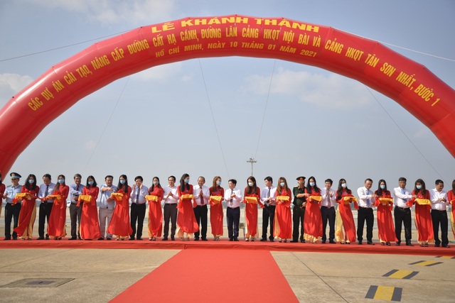Sân bay Tân Sơn Nhất khai thác đường băng mới nâng cấp dài 3km - 1 Sân bay Tân Sơn Nhất khai thác đường băng mới nâng cấp dài 3km - 1