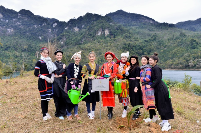 10 người đẹp Hoa khôi Du Lịch Việt Nam 2020 trồng cây trong giá rét - 1 10 người đẹp Hoa khôi Du Lịch Việt Nam 2020 trồng cây trong giá rét - 1