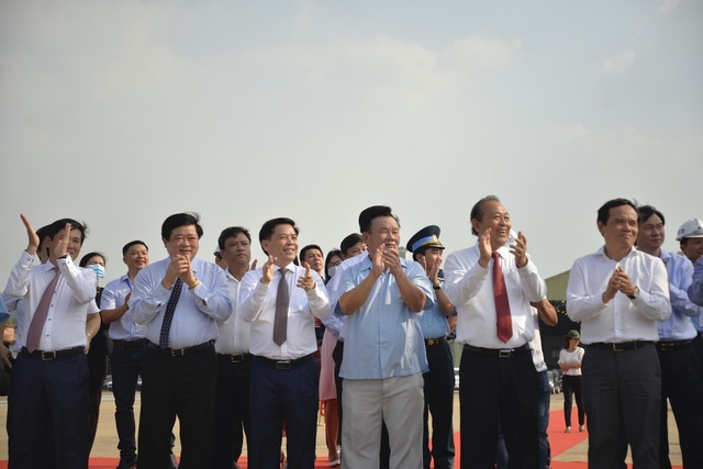 Sân bay Tân Sơn Nhất khai thác đường băng mới nâng cấp dài 3km - 5 Sân bay Tân Sơn Nhất khai thác đường băng mới nâng cấp dài 3km - 5